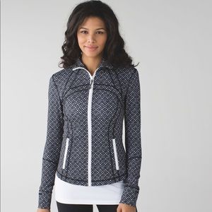 ✨✨ISO Lululemon define Jacket✨✨